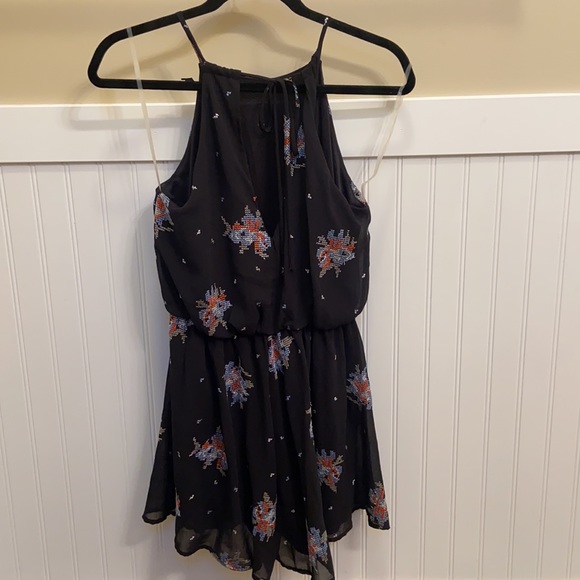 Floral Shorts Romper from Workhall - Picture 4 of 5